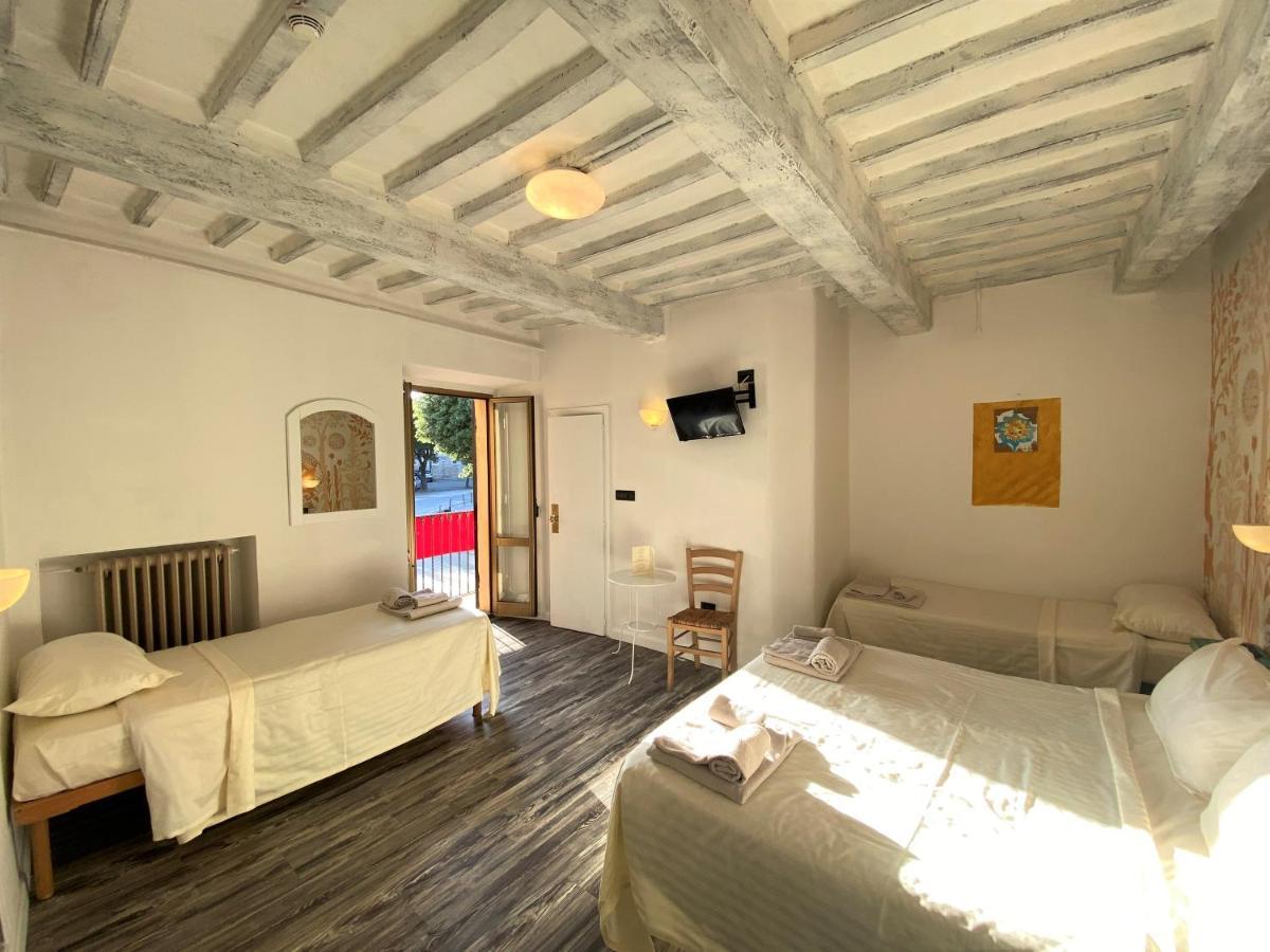 Hotel San Francesco E Il Lupo グッビオ エクステリア 写真